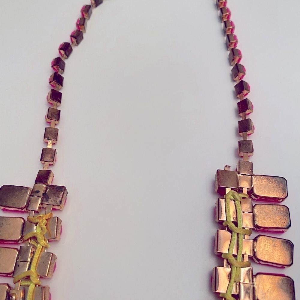 Hot pink and rhinestone necklace - Picture 6 of 7